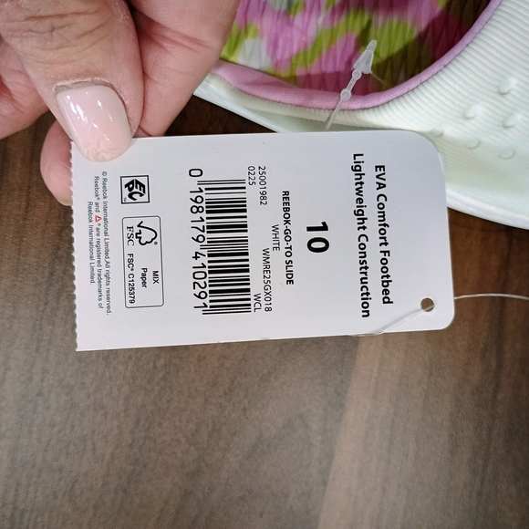 Reebok Women's Cream and Pink Slides - Picture 4 of 5